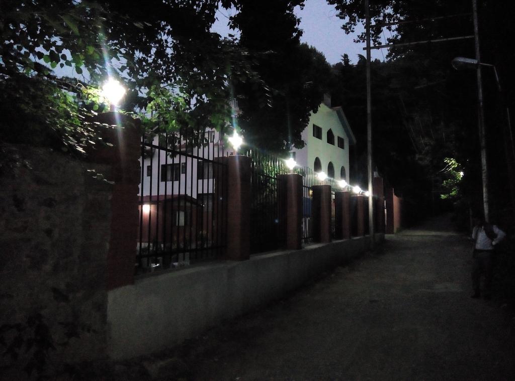 Hotel Grand Jigar Srīnagar Dış mekan fotoğraf